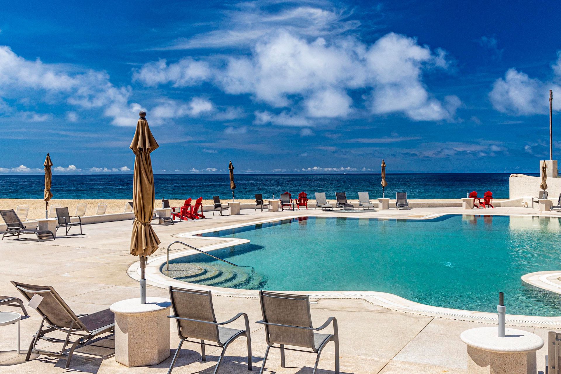 piscina de terrasol beach resort durante el día